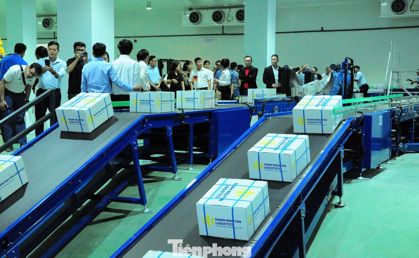 Dây chuyền tại nhà máy chiếu xạ. Ảnh: CK.