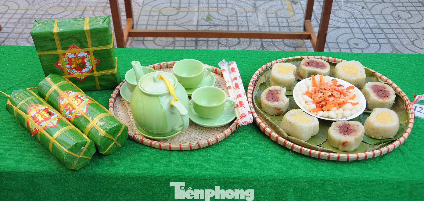 Những mâm bánh được trang trí đẹp mắt. Những mâm bánh được trang trí đẹp mắt.