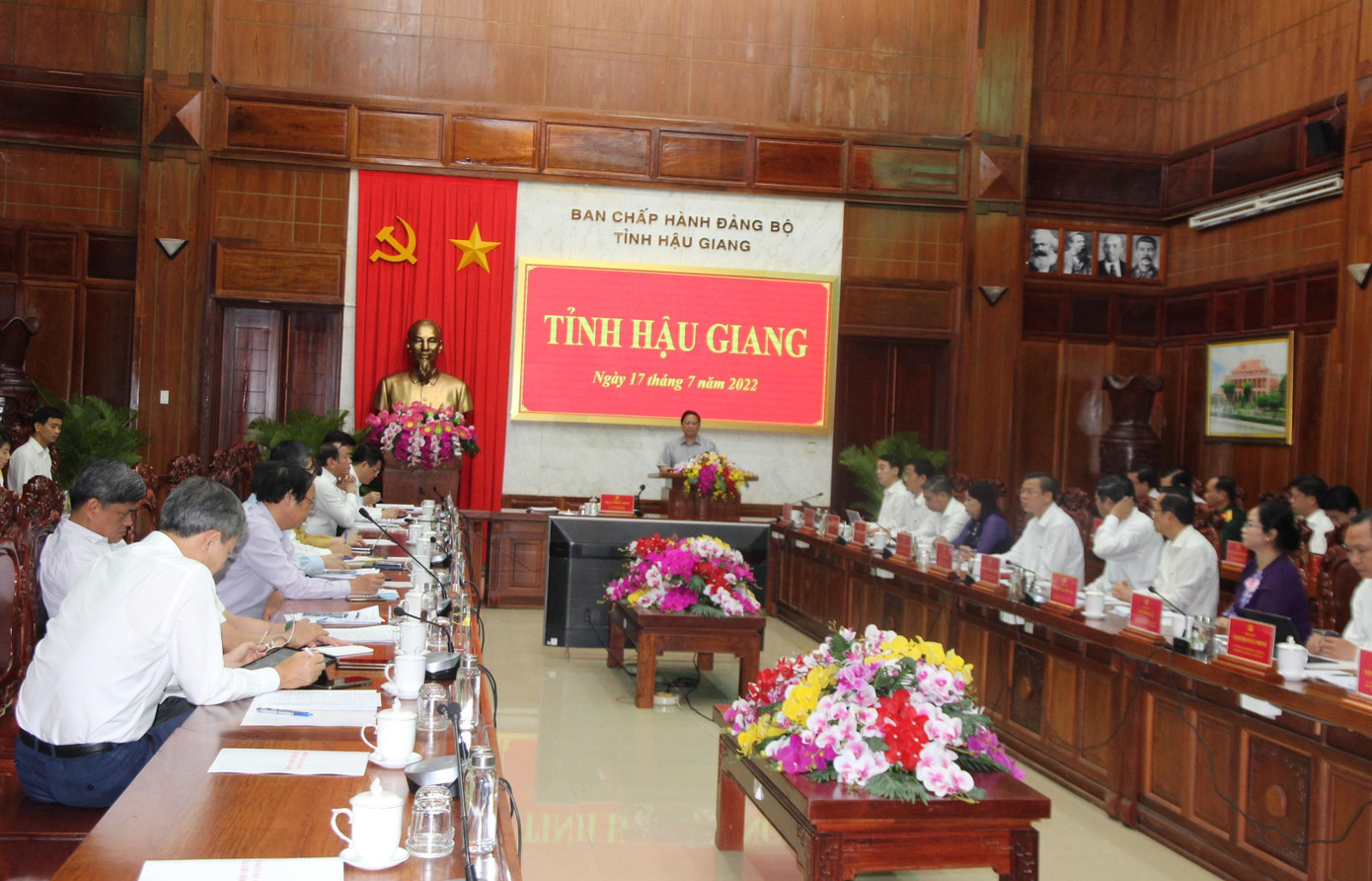 Quang cảnh buổi làm việc. Quang cảnh buổi làm việc.