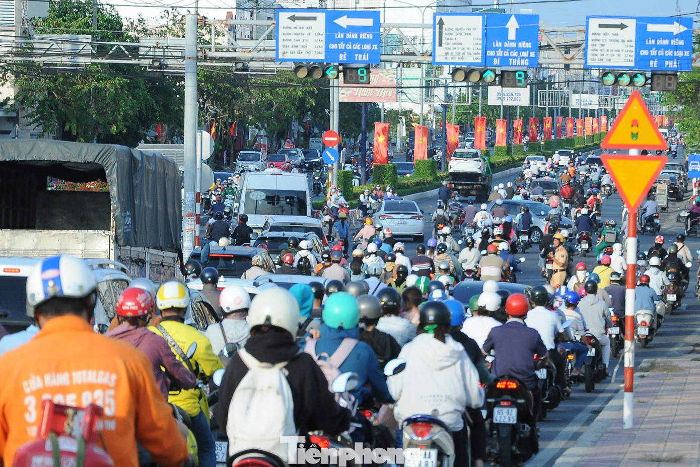 Lãnh đạo thành phố Cần Thơ giao UBND quận Ninh Kiều khởi công dự án nâng cấp, mở rộng 5 nút giao thông trọng điểm trong quý III/2024. Ảnh: CK. Lãnh đạo thành phố Cần Thơ giao UBND quận Ninh Kiều khởi công dự án nâng cấp, mở rộng 5 nút giao thông trọng điểm trong quý III/2024. Ảnh: CK.