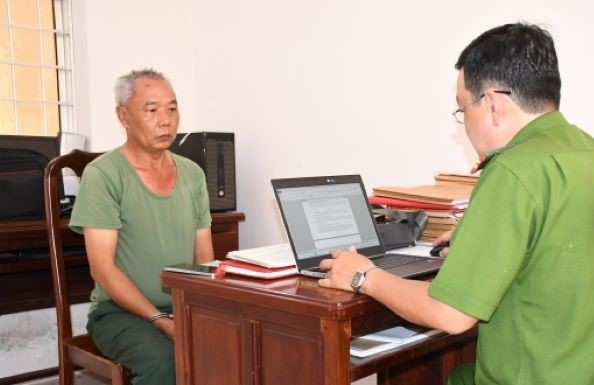 Công an làm việc với Mai Thế Dũng. Ảnh: Xuân Thảo Công an làm việc với Mai Thế Dũng. Ảnh: Xuân Thảo