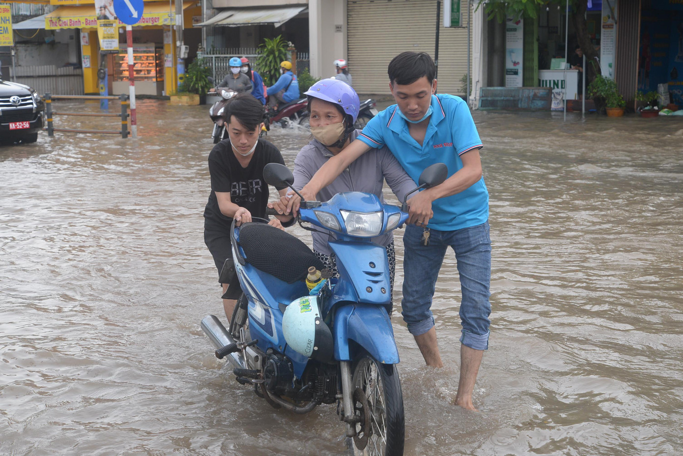 Thời gian xuất hiện mực nước đỉnh triều hàng ngày vào lúc 6-8h và 17-19h.