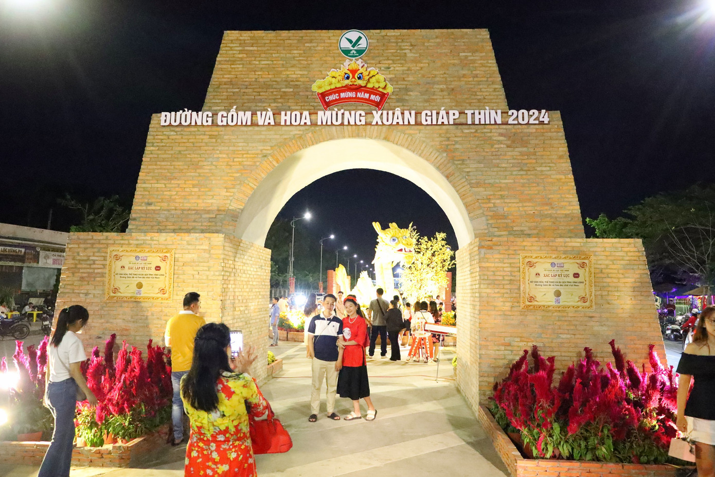 Đường gốm và hoa mừng Xuân Giáp Thìn 2024 được tỉnh Vĩnh Long đưa vào hoạt động từ ngày 2/2 (23 tháng Chạp).