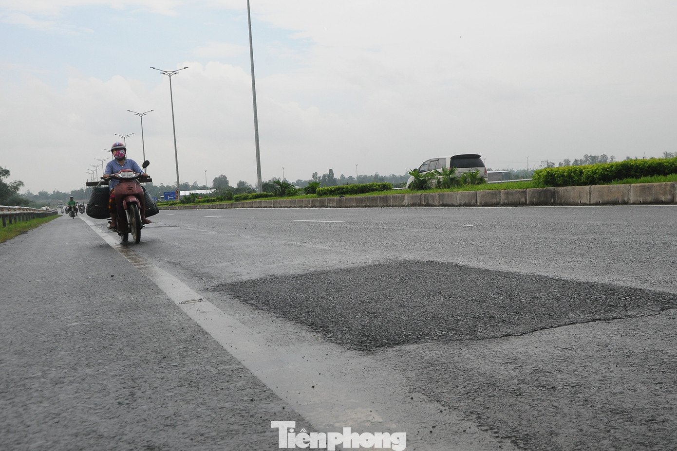 Đường dẫn lên cầu Vàm Cống phía bờ TP Cần Thơ, điểm đầu của tuyến Lộ Tẻ - Rạch Sỏi. Ảnh: Cảnh Kỳ Đường dẫn lên cầu Vàm Cống phía bờ TP Cần Thơ, điểm đầu của tuyến Lộ Tẻ - Rạch Sỏi. Ảnh: Cảnh Kỳ