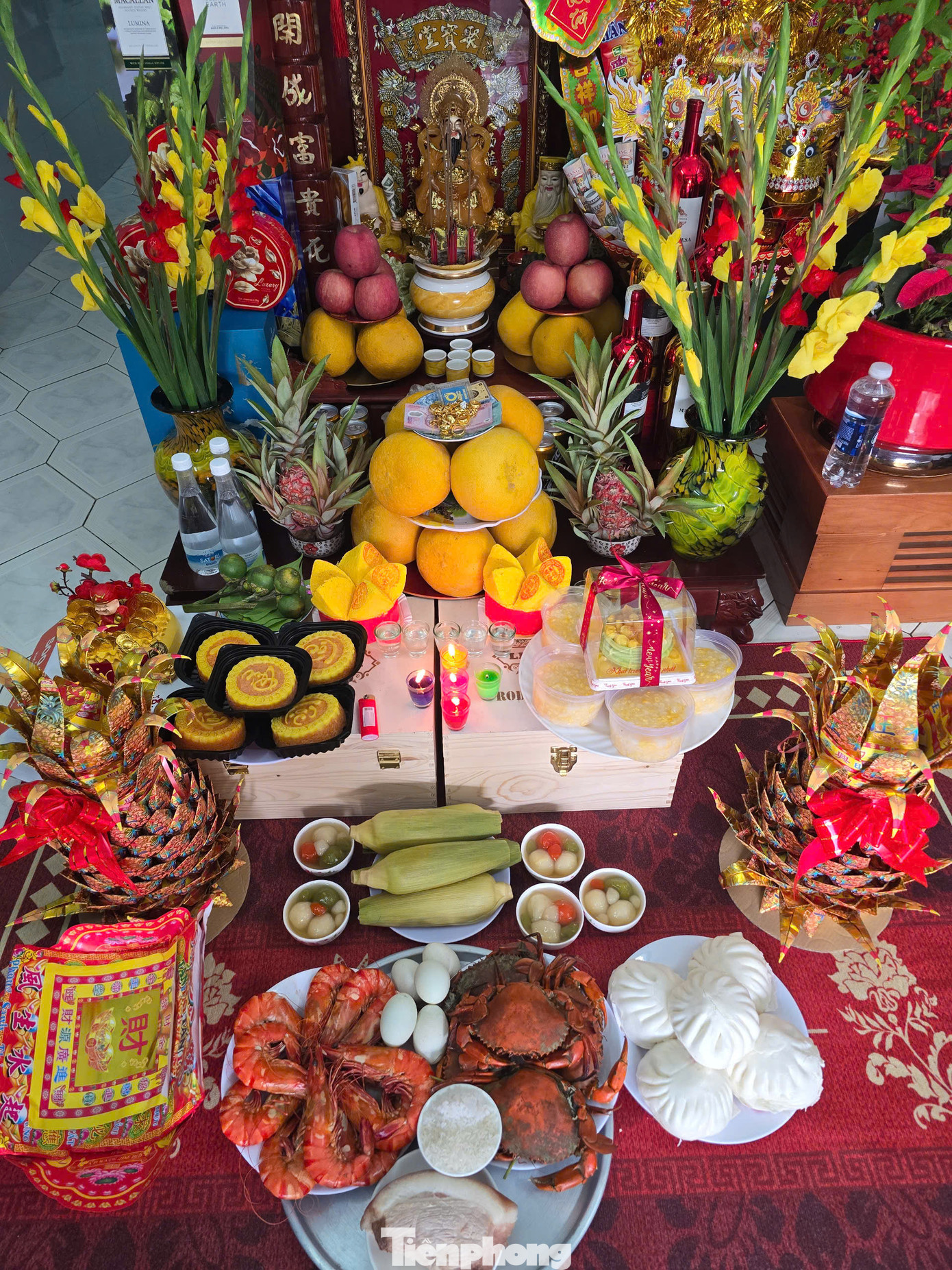 Còn theo đại diện quản trị một ngôi chùa ở quận Cái Răng, TP Cần Thơ, với người gốc Hoa, hầu như không ai cúng cá lóc nướng trong ngày vía thần Tài. Một người chuyên nghiên cứu văn hóa Nam Bộ ở Sóc Trăng cũng cho rằng tín ngưỡng thờ cúng thần Tài khi du nhập vào Nam Bộ cũng được các “lưu dân” vận dụng cho phù hợp với thực tiễn. Ở Nam Bộ, cá lóc rất gần gũi, phổ biến và có giá trị thiên nhiên ban tặng nên dâng cúng thần linh.