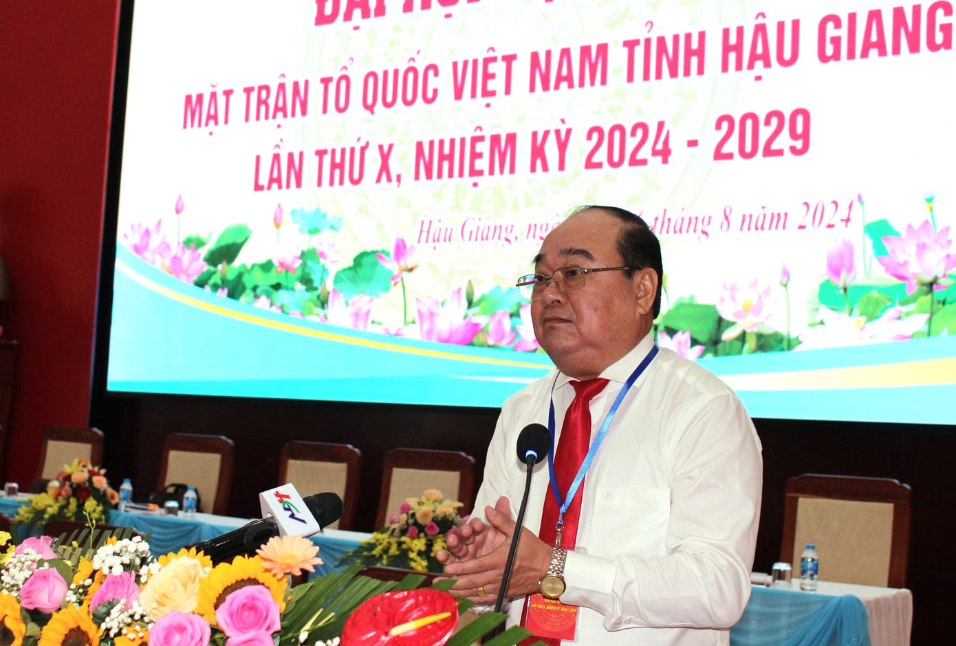 Ông Trần Văn Chính tái đắc cử Chủ tịch Ủy ban MTTQ tỉnh Hậu Giang nhiệm kỳ mới. Ảnh: T.Quân