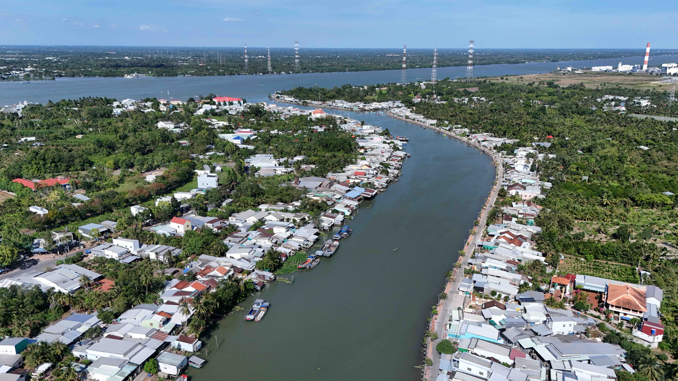 Sông Ô Môn đoạn gần giao sông Hậu. Sông Ô Môn đoạn gần giao sông Hậu.