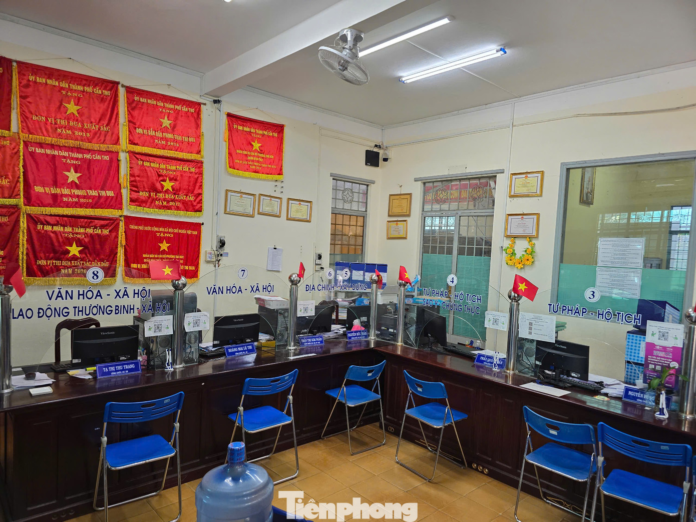 Tại các điểm đến, lãnh đạo địa phương cho biết, các điều kiện cơ sở vật chất đã cơ bản đảm bảo, đáp ứng điều kiện để xã phường mới đi vào hoạt động chính thức từ ngày 1/7/2025, dù một số nơi cần bổ sung các hạng mục phụ.