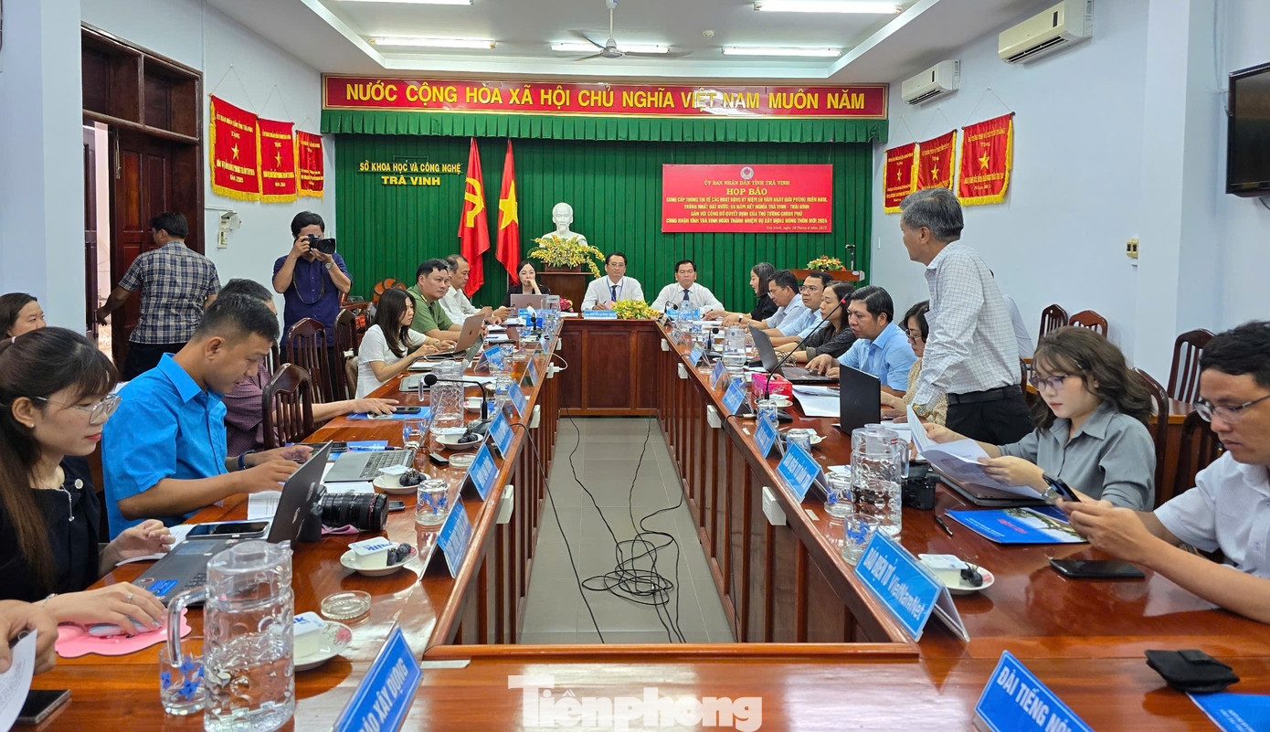 Quang cảnh họp báo.