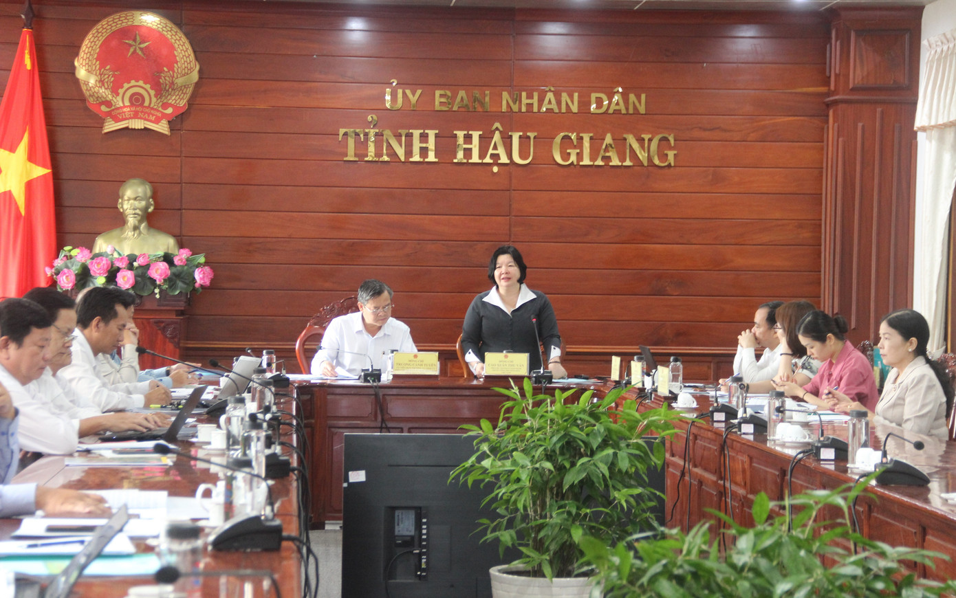 Quang cảnh buổi làm việc.