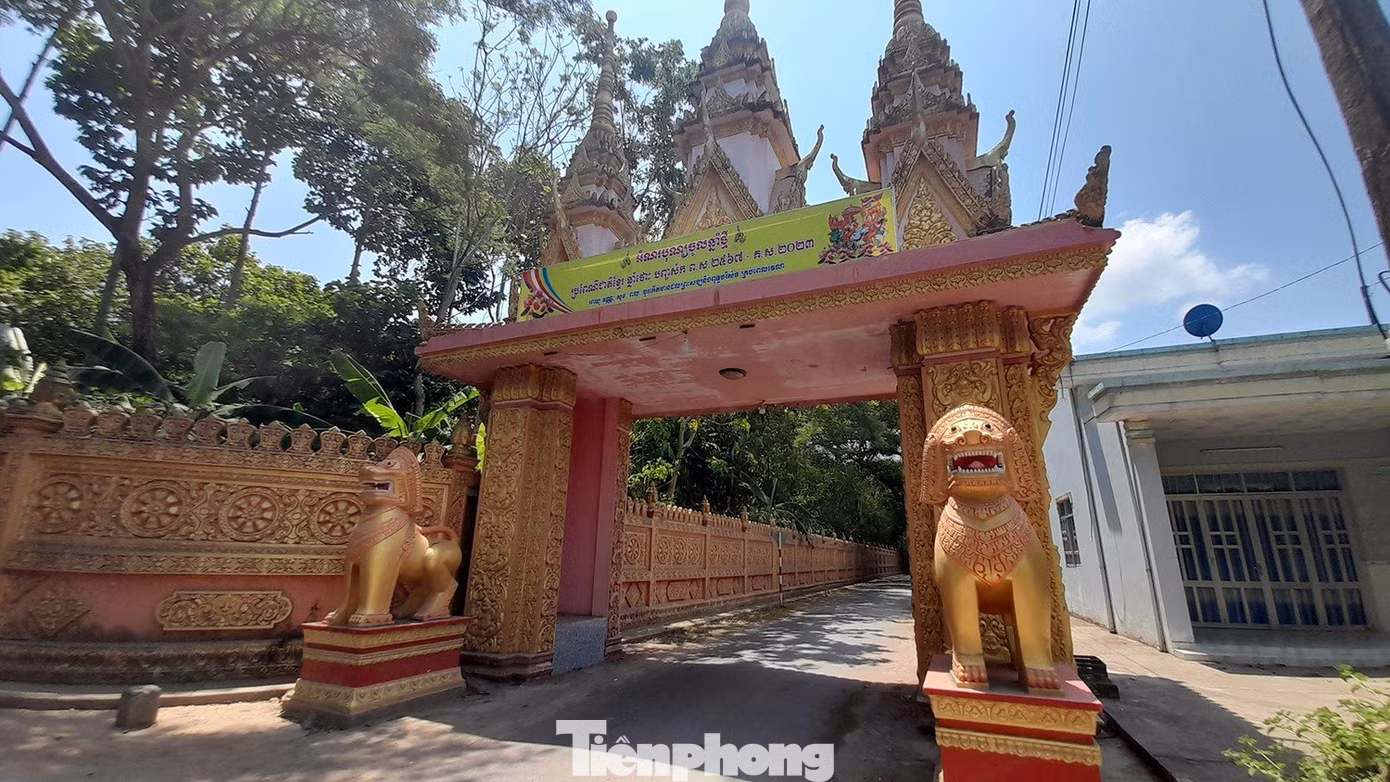 Với tuổi đời hàng trăm năm, mỗi ngôi chùa bên cạnh mang đậm bản sắc văn hóa Khmer còn có nét đặc trưng, độc đáo riêng.