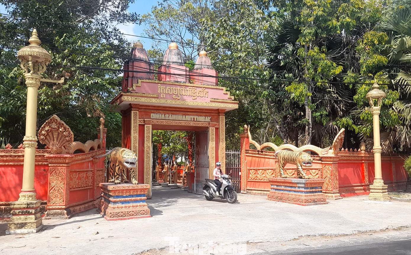 Trà Vinh là tỉnh có hệ thống chùa Khmer đồ sộ, với gần 150 ngôi chùa lớn nhỏ trải khắp các địa phương trong tỉnh.