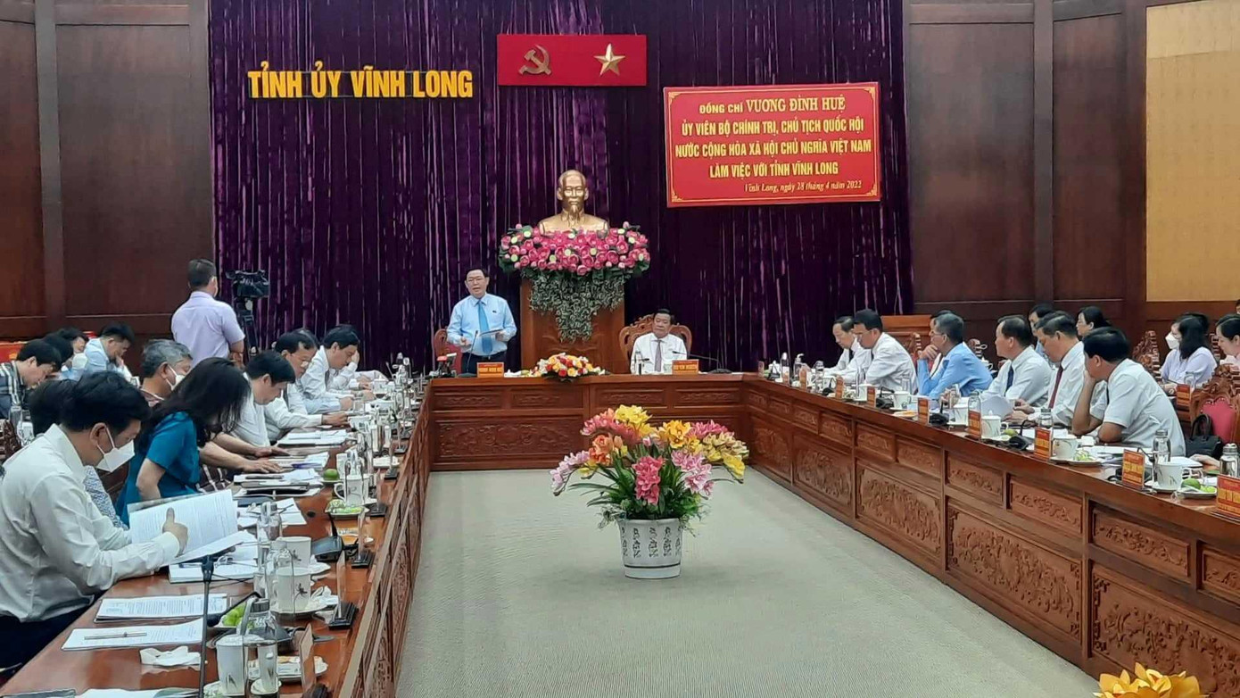 Quang cảnh buổi làm việc.