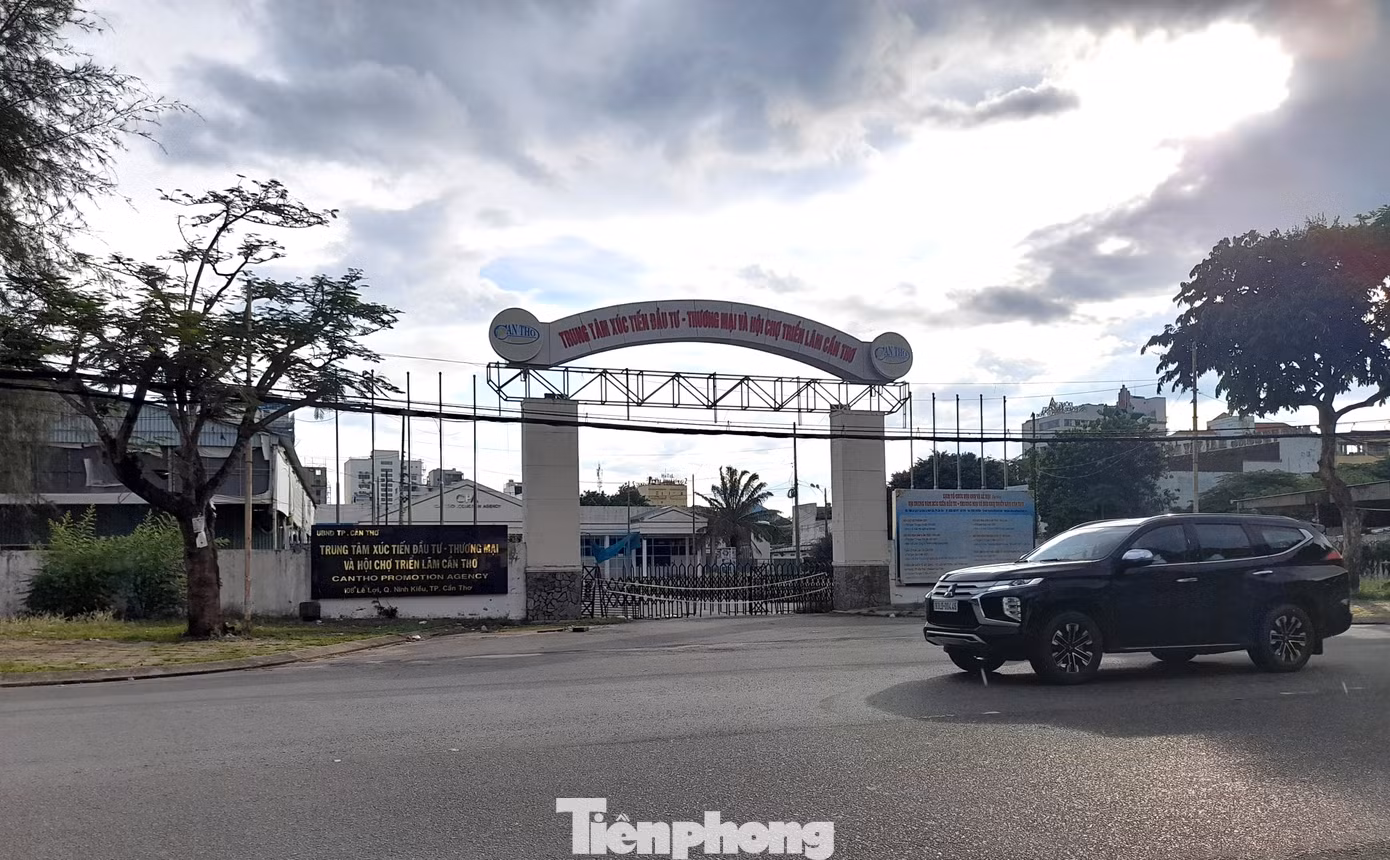Trung tâm Xúc tiến Đầu tư – Thương mại và Hội chợ triển lãm Cần Thơ phía đường Lê Lợi. Ảnh: CK.