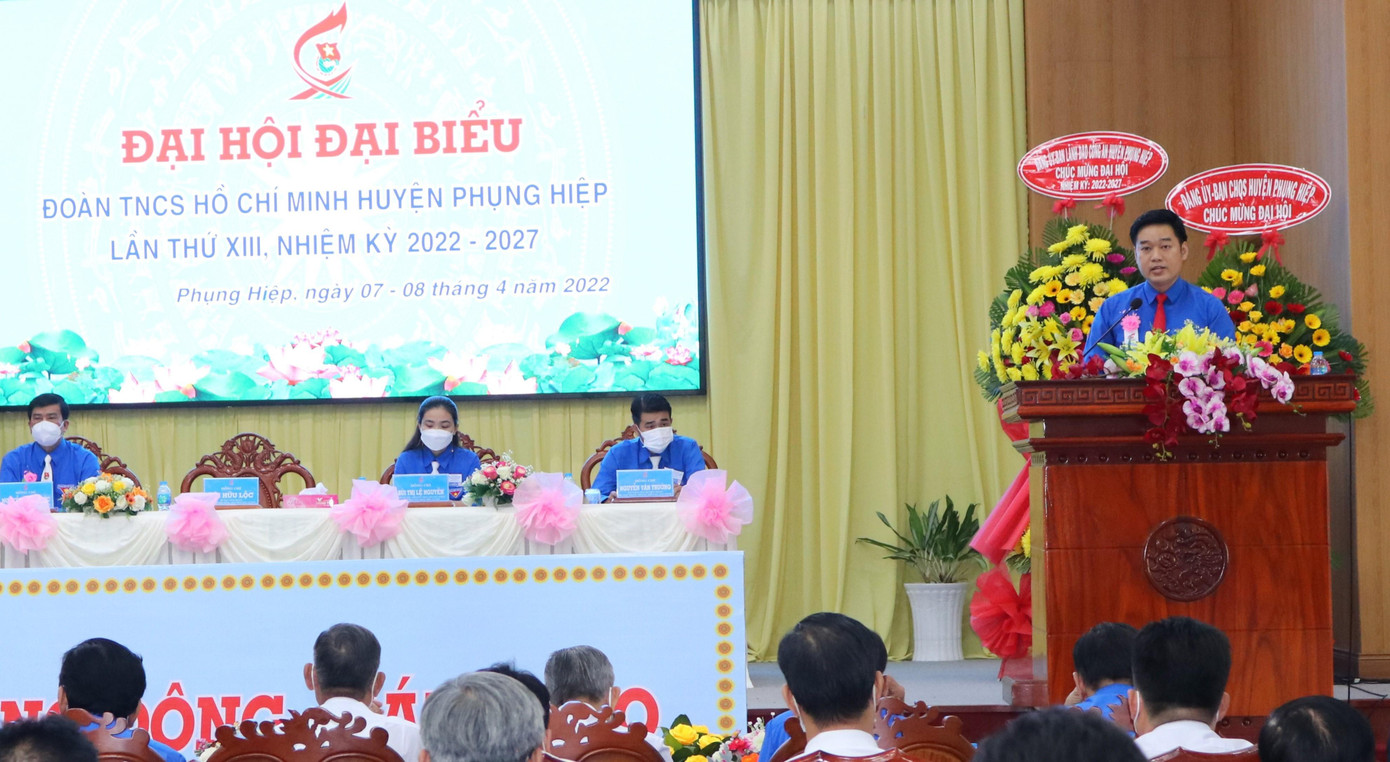 Bí thư Tỉnh Đoàn Hậu Giang Bùi Hữu Lộc phát biểu tại Đại hội Đoàn huyện Phụng Hiệp.