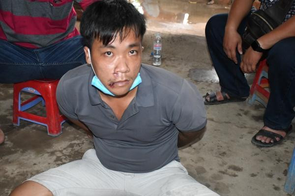 Lê Văn Chuột cùng tang vật.