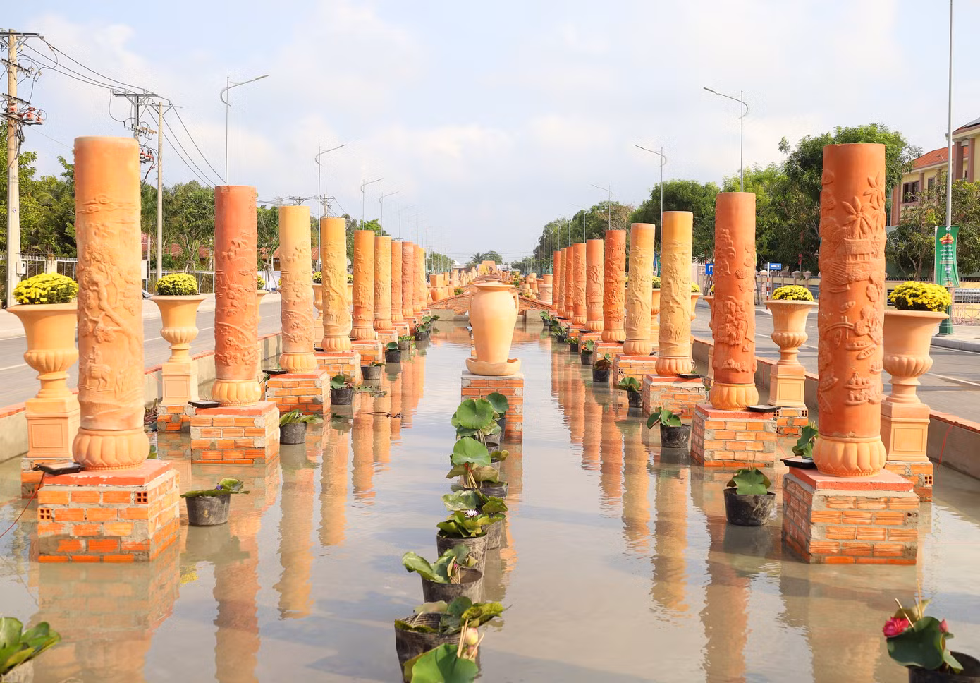 Công trình có tổng kinh phí đầu tư khoảng 6,8 tỷ đồng, chủ yếu từ nguồn xã hội hóa.