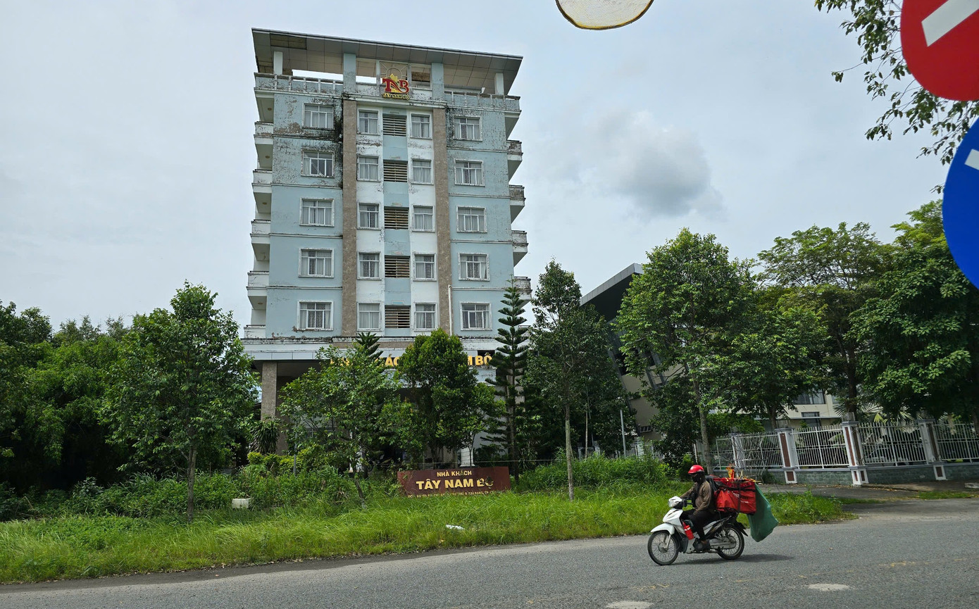 Kinh phí đầu tư cải tạo, sửa chữa Nhà khách Tây Nam Bộ (phường Hưng Phú) làm nhà ở công vụ dự kiến gần 27 tỷ đồng (tính toán trước đó khoảng 10,7 tỷ đồng).