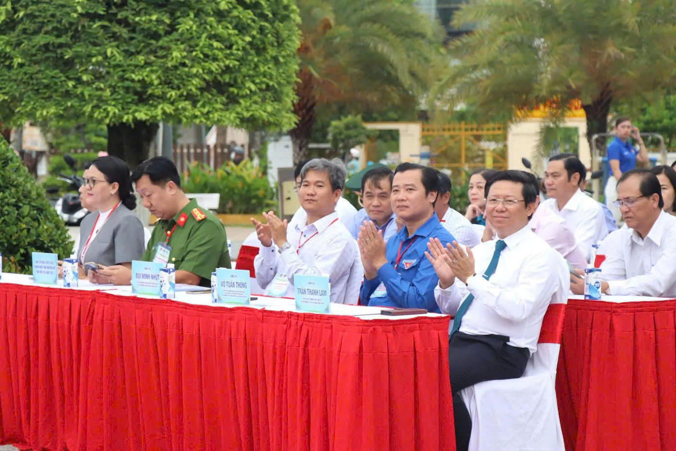 Đại biểu dự lễ ra quân. Đại biểu dự lễ ra quân.