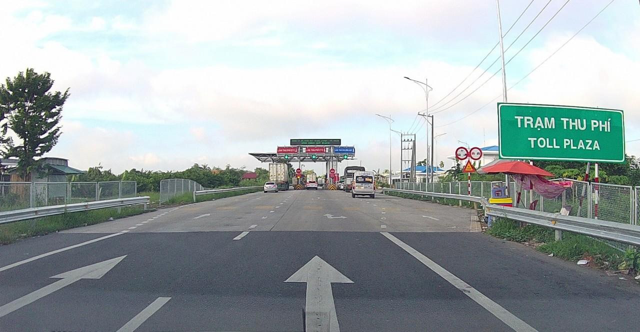 Trạm thu phí trên cao tốc Trung Lương - Mỹ Thuận.