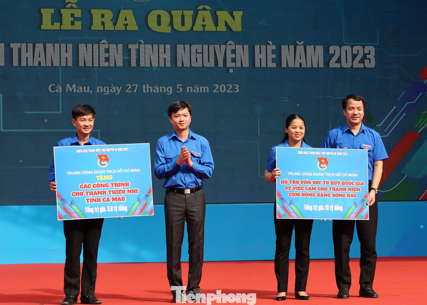 Trung ương Đoàn tặng các công trình cho thanh thiếu nhi tỉnh Cà Mau và hỗ trợ vốn vay từ Quỹ Quốc gia về việc làm cho thanh niên cụm Đồng bằng sông Hậu.