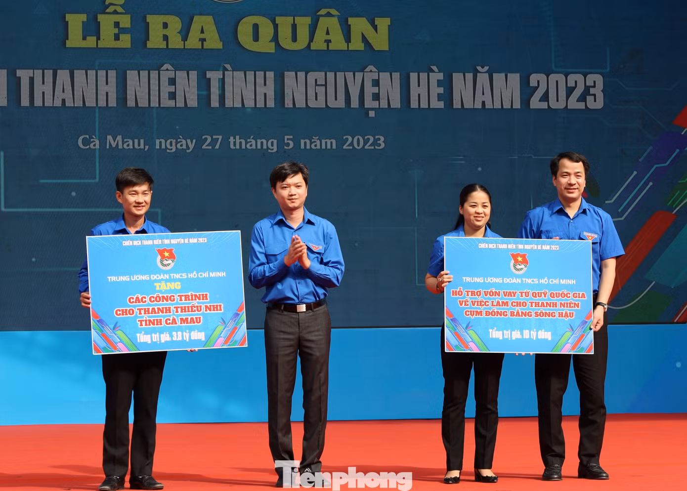 Trung ương Đoàn tặng các công trình cho thanh thiếu nhi tỉnh Cà Mau và hỗ trợ vốn vay từ Quỹ Quốc gia về việc làm cho thanh niên cụm Đồng bằng sông Hậu.