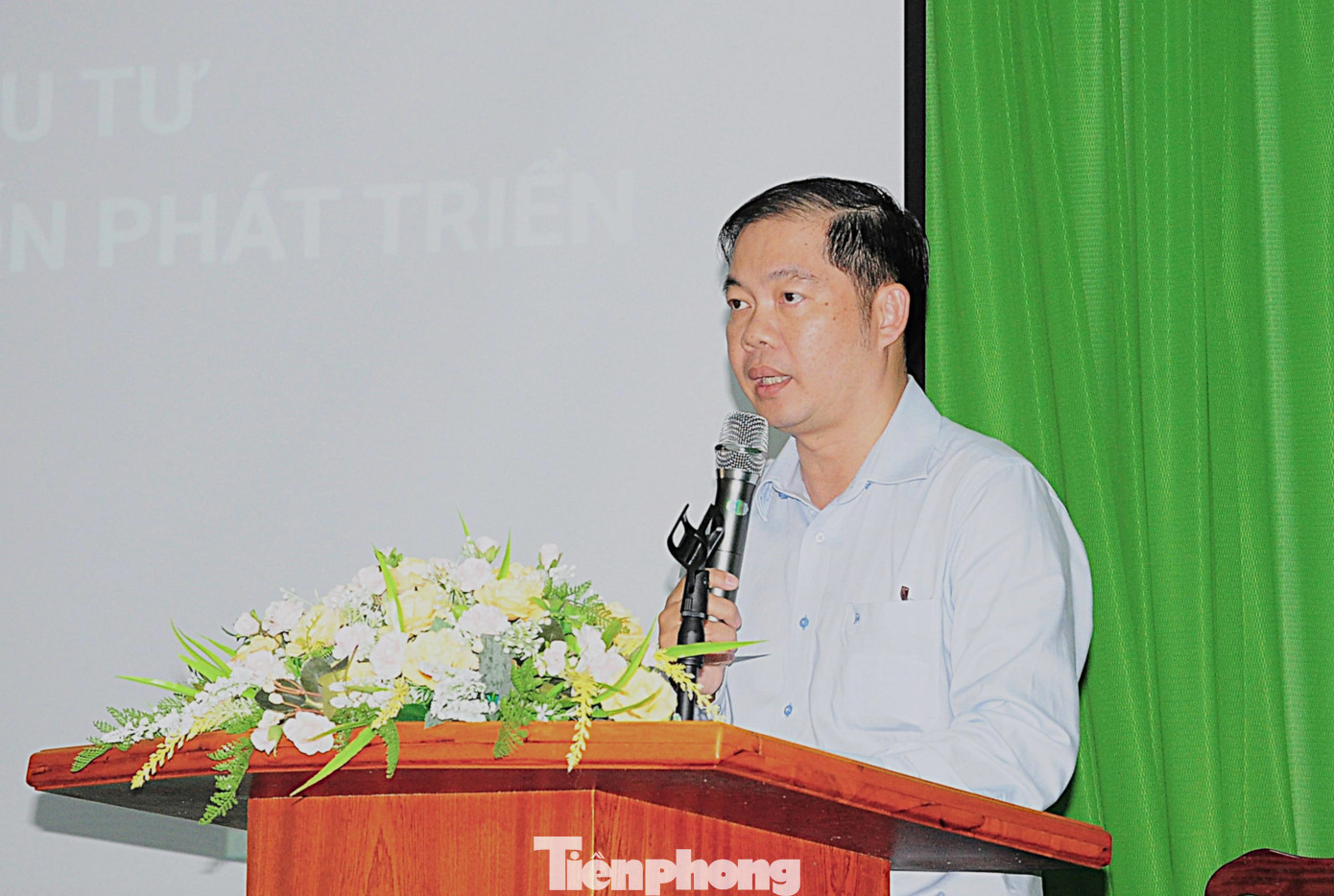 Ông Nguyễn Khánh Tùng - Viện trưởng Viện kinh tế - xã hội TP Cần Thơ - phát biểu tại tọa đàm. Ảnh: CK.