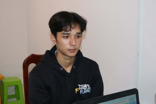 Nguyễn Minh Thiện tại cơ quan công an. Nguyễn Minh Thiện tại cơ quan công an.