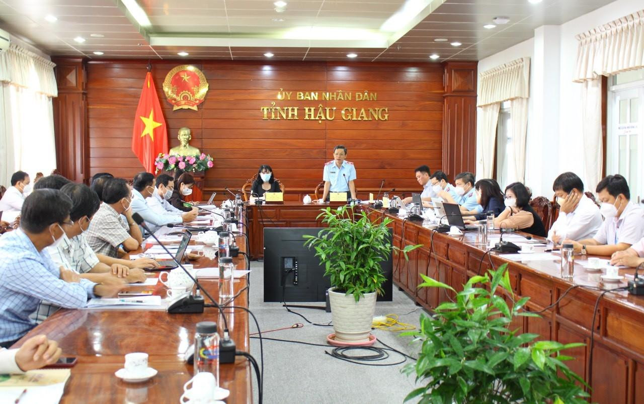 Quang cảnh buổi làm việc. Quang cảnh buổi làm việc.