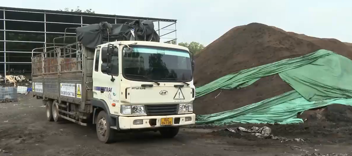 Khu vực bị phát hiện chôn lấp chất thải trái phép.