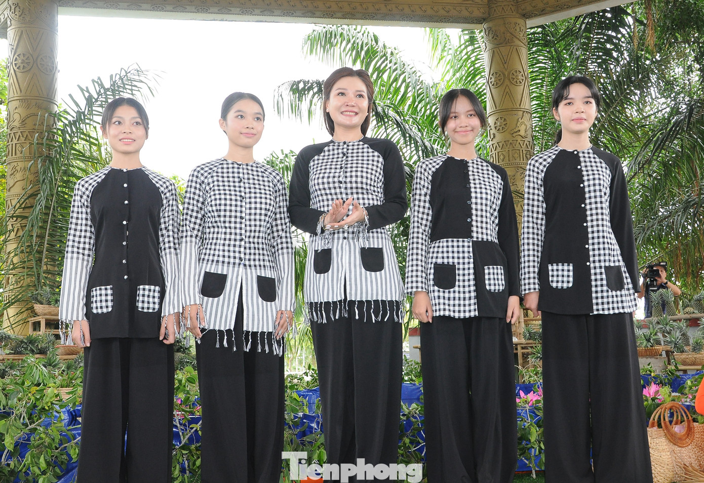 Bộ sưu tập áo bà ba của nhà thiết kế Huệ Thi. Bộ sưu tập áo bà ba của nhà thiết kế Huệ Thi.