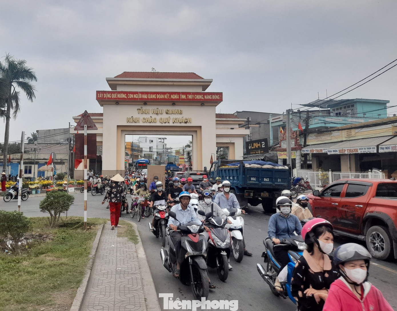 Quốc lộ 61 là tuyến đường huyết mạch, đi qua các huyện Châu Thành A, Phụng Hiệp, Vị Thủy, thành phố Vị Thanh (tỉnh lỵ của Hậu Giang) rồi đi Kiên Giang. Quốc lộ 61 là tuyến đường huyết mạch, đi qua các huyện Châu Thành A, Phụng Hiệp, Vị Thủy, thành phố Vị Thanh (tỉnh lỵ của Hậu Giang) rồi đi Kiên Giang.