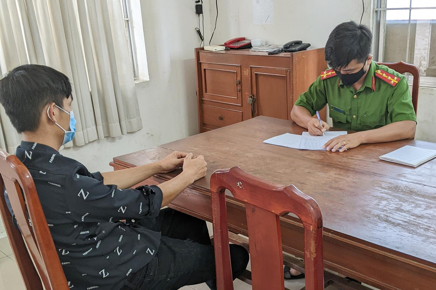 Công an làm việc với Đ.V.L.E.