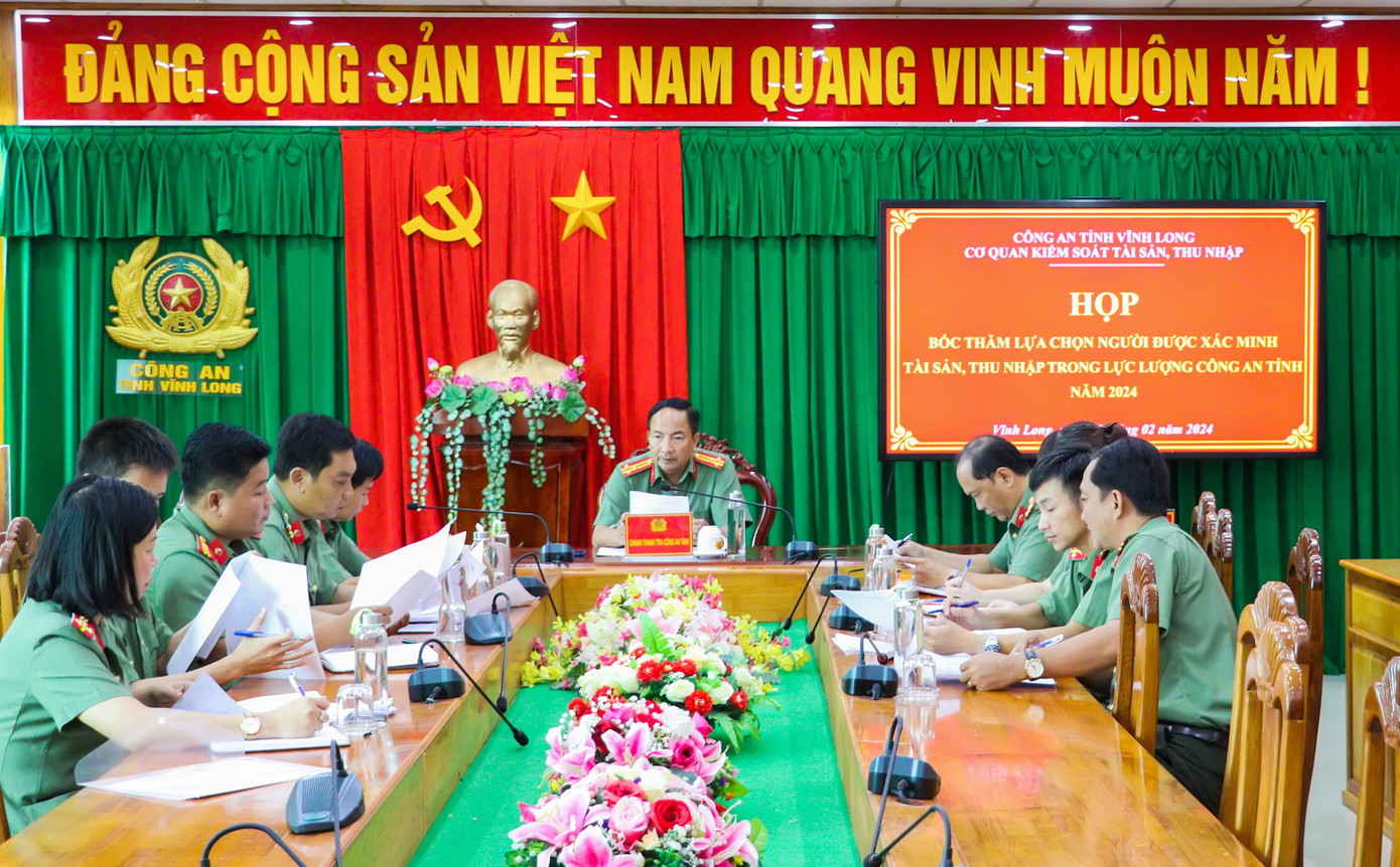 Quang cảnh cuộc họp. Quang cảnh cuộc họp.
