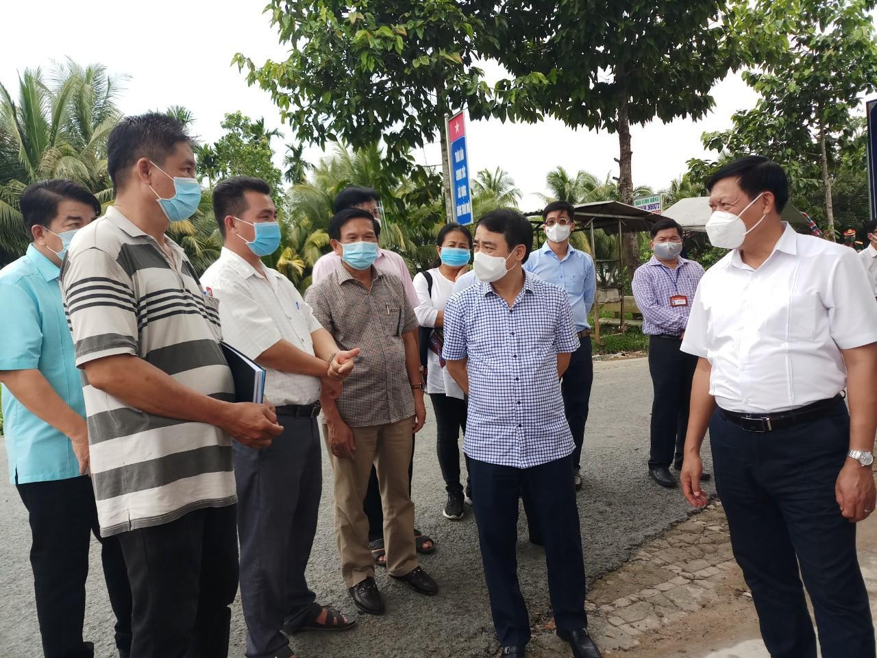 Đoàn công tác kiểm tra tại vùng cách ly y tế tại xã Long Phú, thị xã Long Mỹ, tỉnh Hậu Giang. Đoàn công tác kiểm tra tại vùng cách ly y tế tại xã Long Phú, thị xã Long Mỹ, tỉnh Hậu Giang.