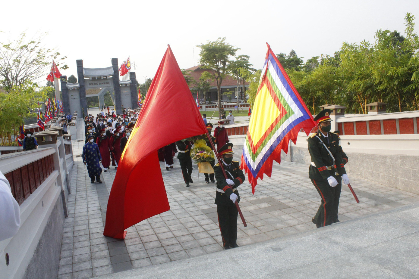 Lễ Giỗ Tổ Hùng Vương năm 2022 được thành phố Cần Thơ long trọng tổ chức tại Đền thờ Vua Hùng. Lễ Giỗ Tổ Hùng Vương năm 2022 được thành phố Cần Thơ long trọng tổ chức tại Đền thờ Vua Hùng.