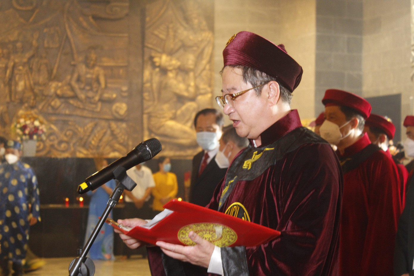 Chủ tịch UBND thành phố Cần Thơ Trần Việt Trường đọc diễn văn tại buổi lễ. Chủ tịch UBND thành phố Cần Thơ Trần Việt Trường đọc diễn văn tại buổi lễ.