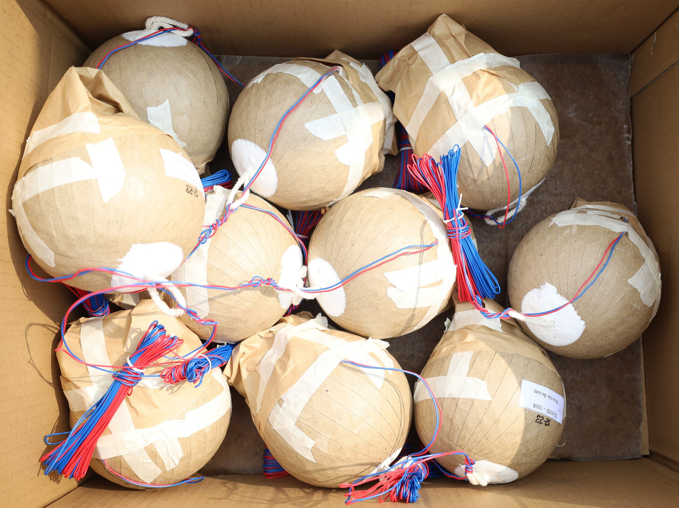 Đây là lần đầu tiên thành phố Cần Thơ tổ chức bắn pháo hoa từ sà lan trên sông thay vì trên đất liền như mọi năm.