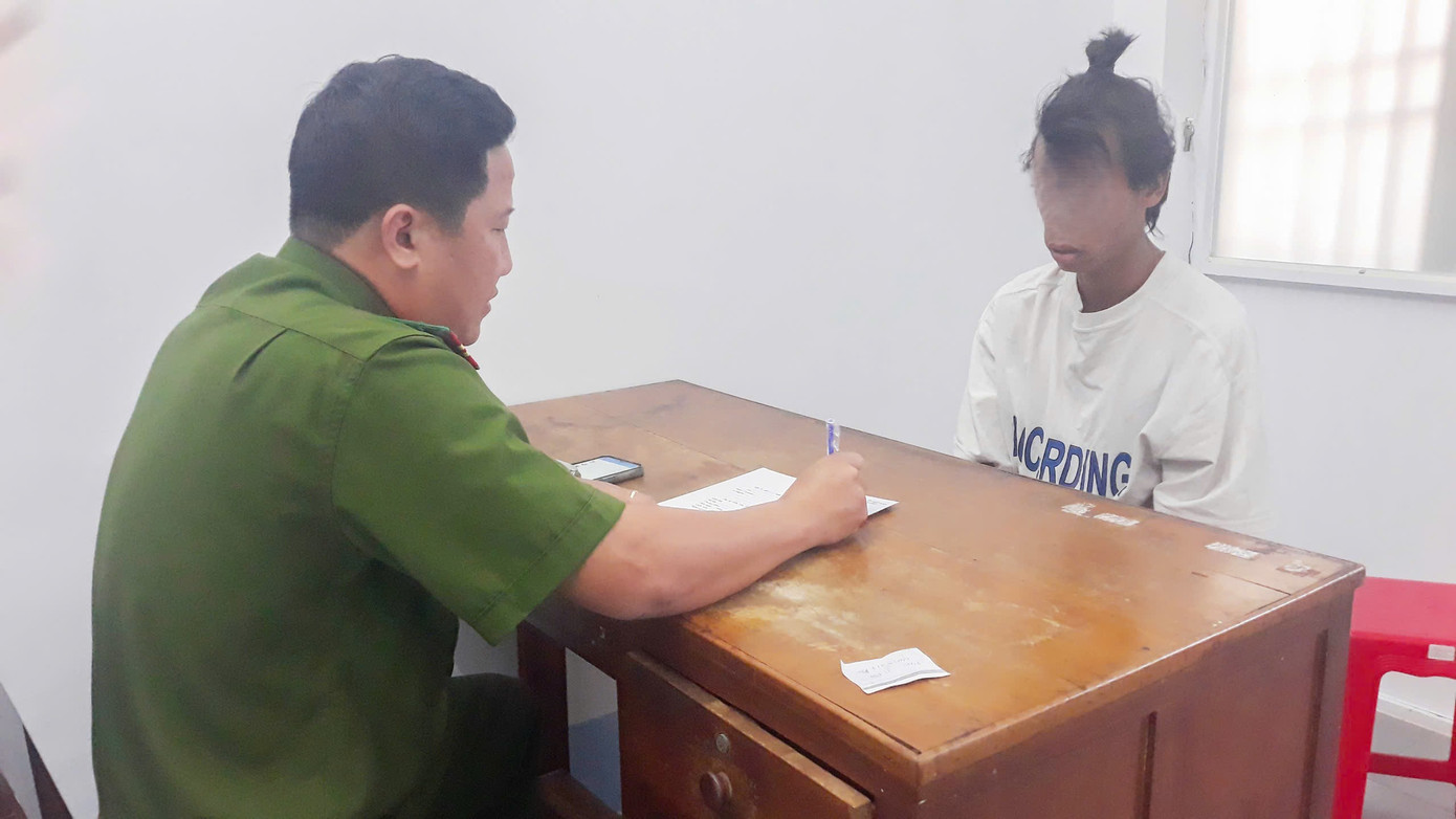 Công an làm việc với N.N.Đ.H.G.