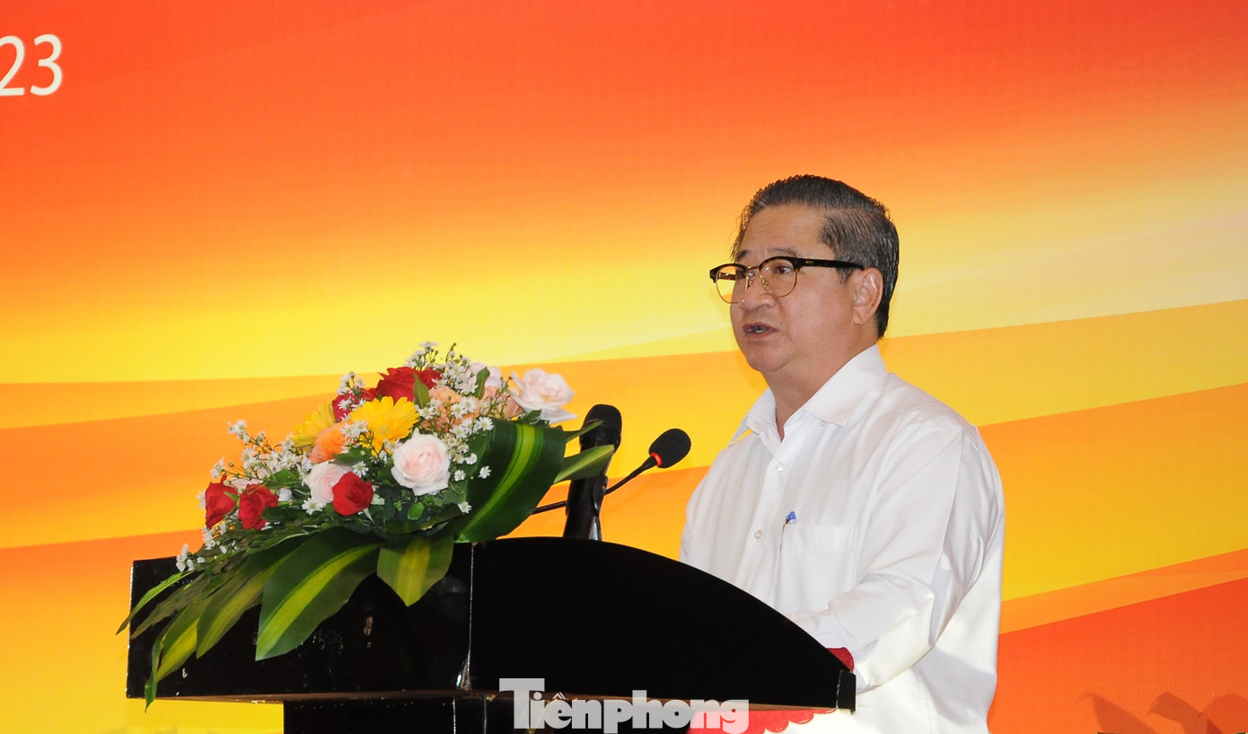 Chủ tịch UBND thành phố Cần Thơ Trần Việt Trường. Chủ tịch UBND thành phố Cần Thơ Trần Việt Trường.