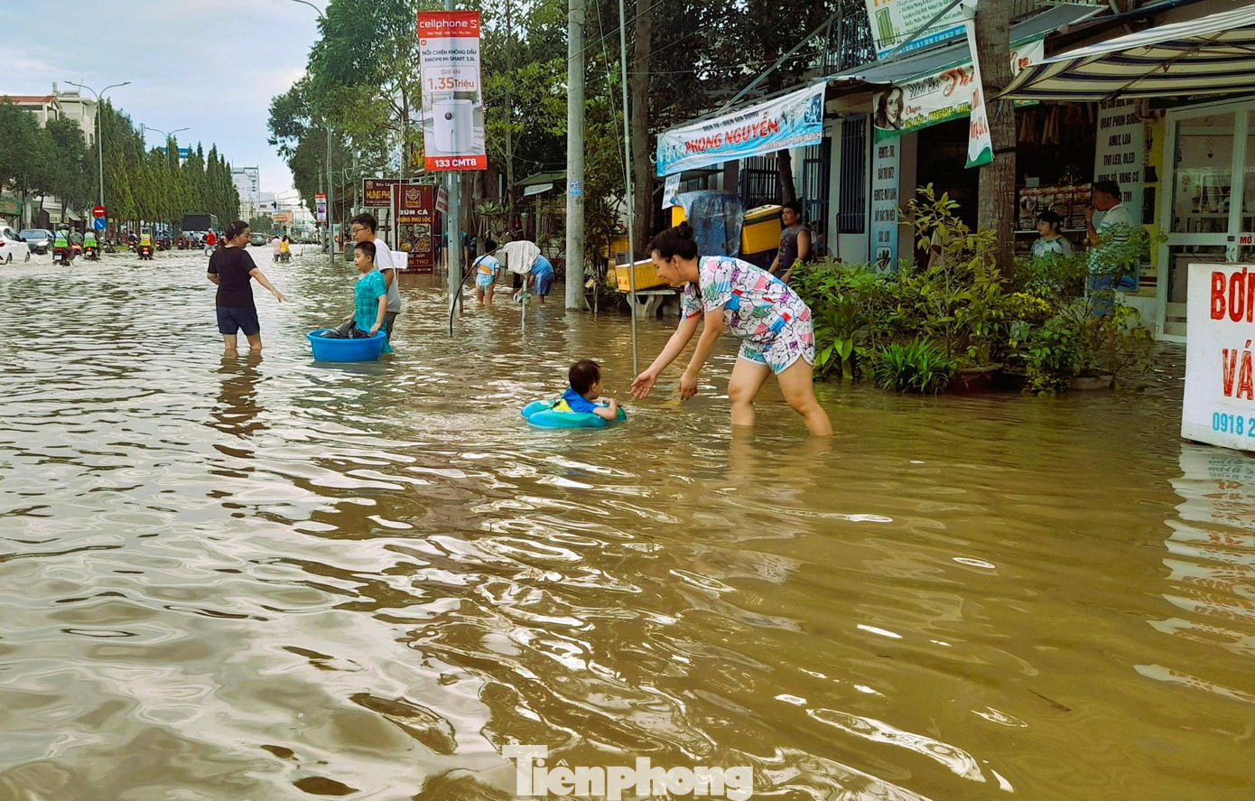 Triều cường tại Cần Thơ lập kỷ lục đợt rằm tháng 9 âm lịch vừa qua. Ảnh: Cảnh Kỳ Triều cường tại Cần Thơ lập kỷ lục đợt rằm tháng 9 âm lịch vừa qua. Ảnh: Cảnh Kỳ