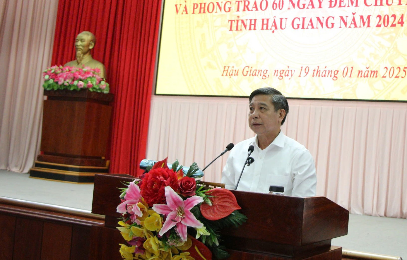 Bí thư Tỉnh ủy, Chủ tịch UBND tỉnh Hậu Giang Đồng Văn Thanh phát biểu tại hội nghị. Bí thư Tỉnh ủy, Chủ tịch UBND tỉnh Hậu Giang Đồng Văn Thanh phát biểu tại hội nghị.