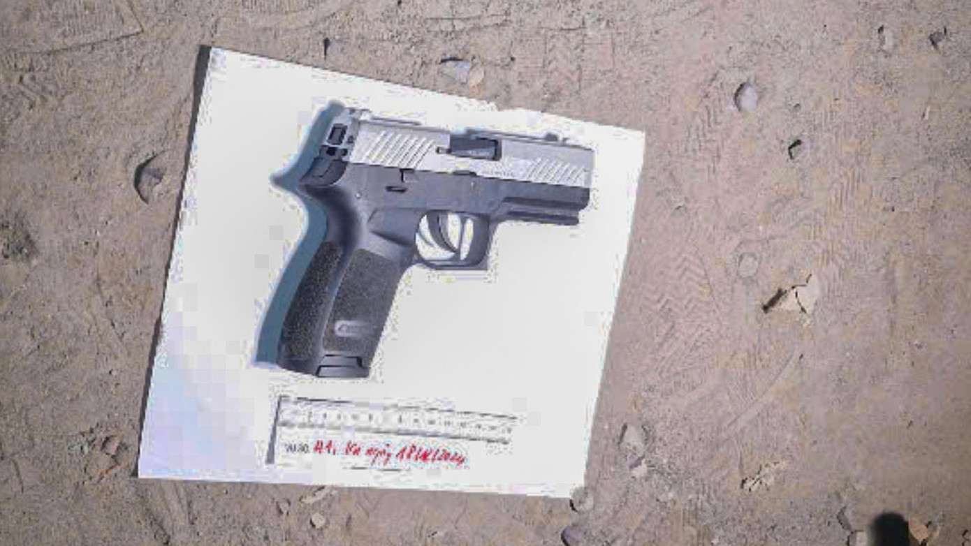 Ma túy và khẩu súng của đối tượng Nguyễn Hoàng Anh.