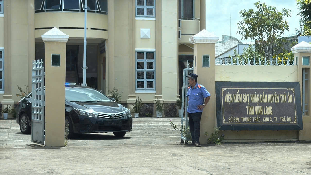 Buổi làm việc diễn ra tại trụ sở Viện KSND huyện Trà Ôn, tỉnh Vĩnh Long.