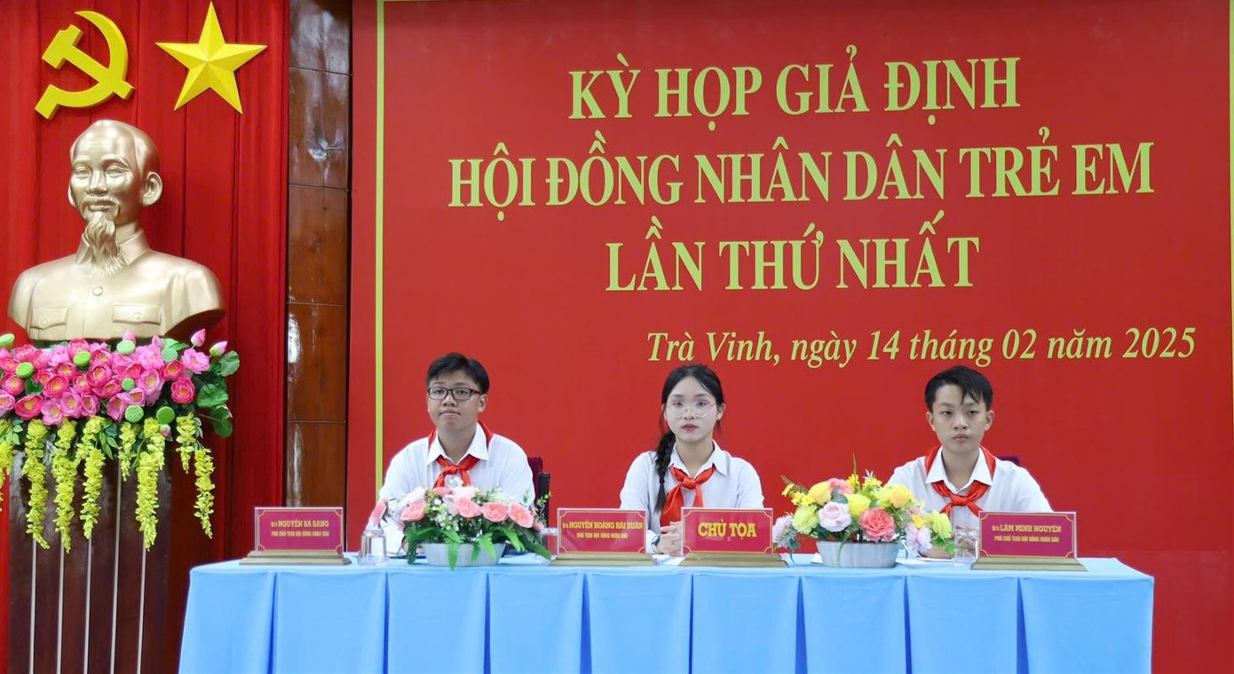 Chủ trì Kỳ họp giả định HĐND trẻ em. Ảnh: Ngân Linh Chủ trì Kỳ họp giả định HĐND trẻ em. Ảnh: Ngân Linh