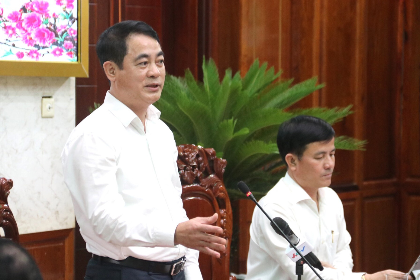 Bí thư Tỉnh ủy Hậu Giang Nghiêm Xuân Thành phát biểu tại hội nghị. Bí thư Tỉnh ủy Hậu Giang Nghiêm Xuân Thành phát biểu tại hội nghị.