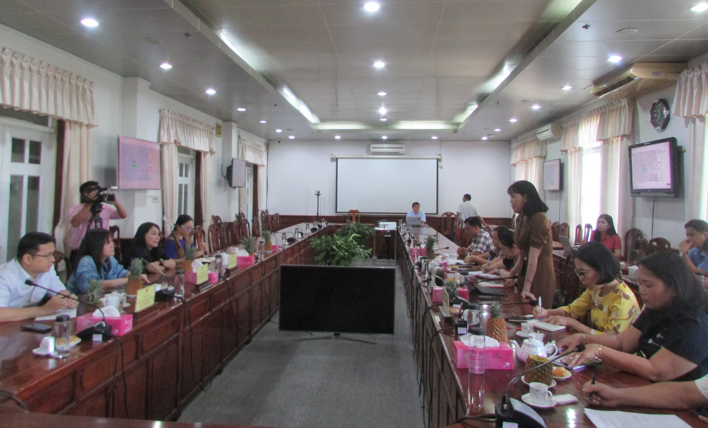 Quang cảnh buổi làm việc. Quang cảnh buổi làm việc.