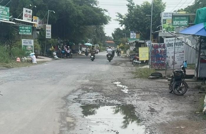 Quốc lộ 60 đoạn qua huyện Tiểu Cần, tỉnh Trà Vinh.