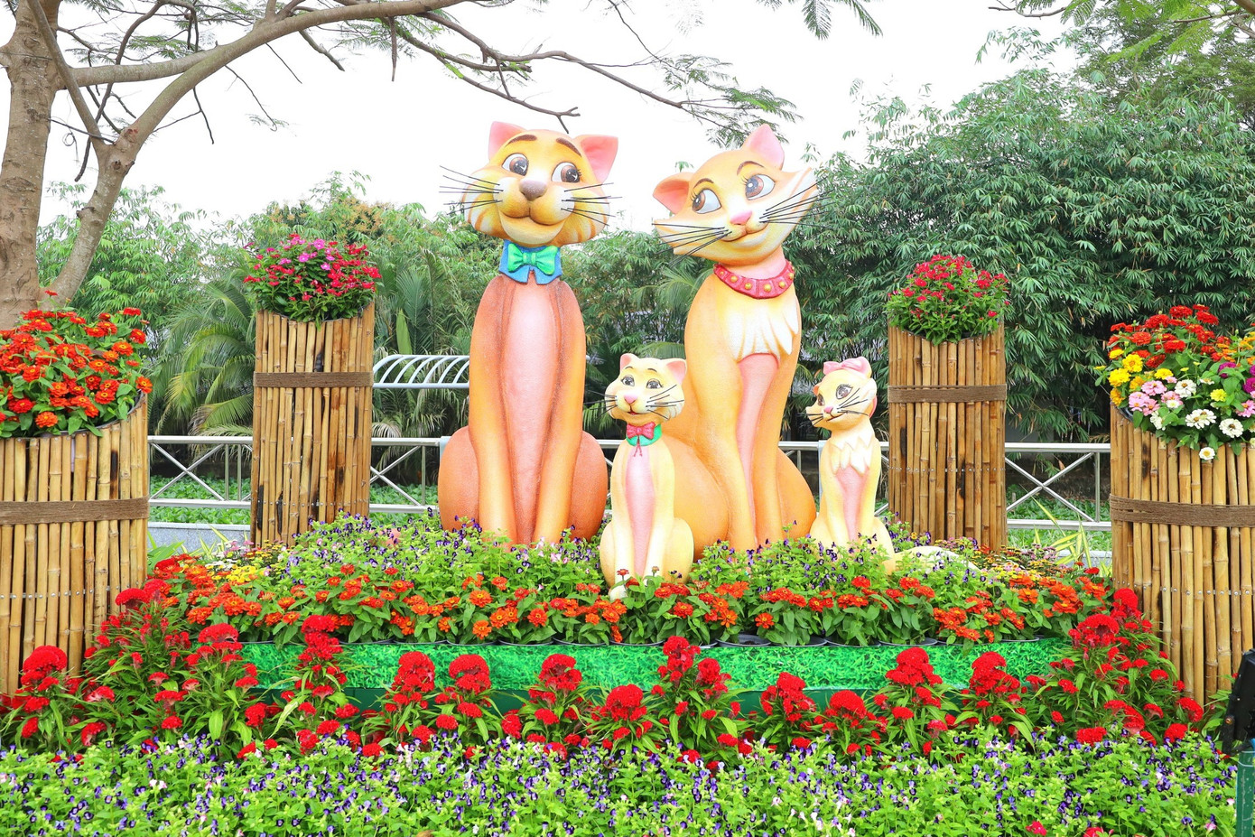 "Gia đình nhà mèo".