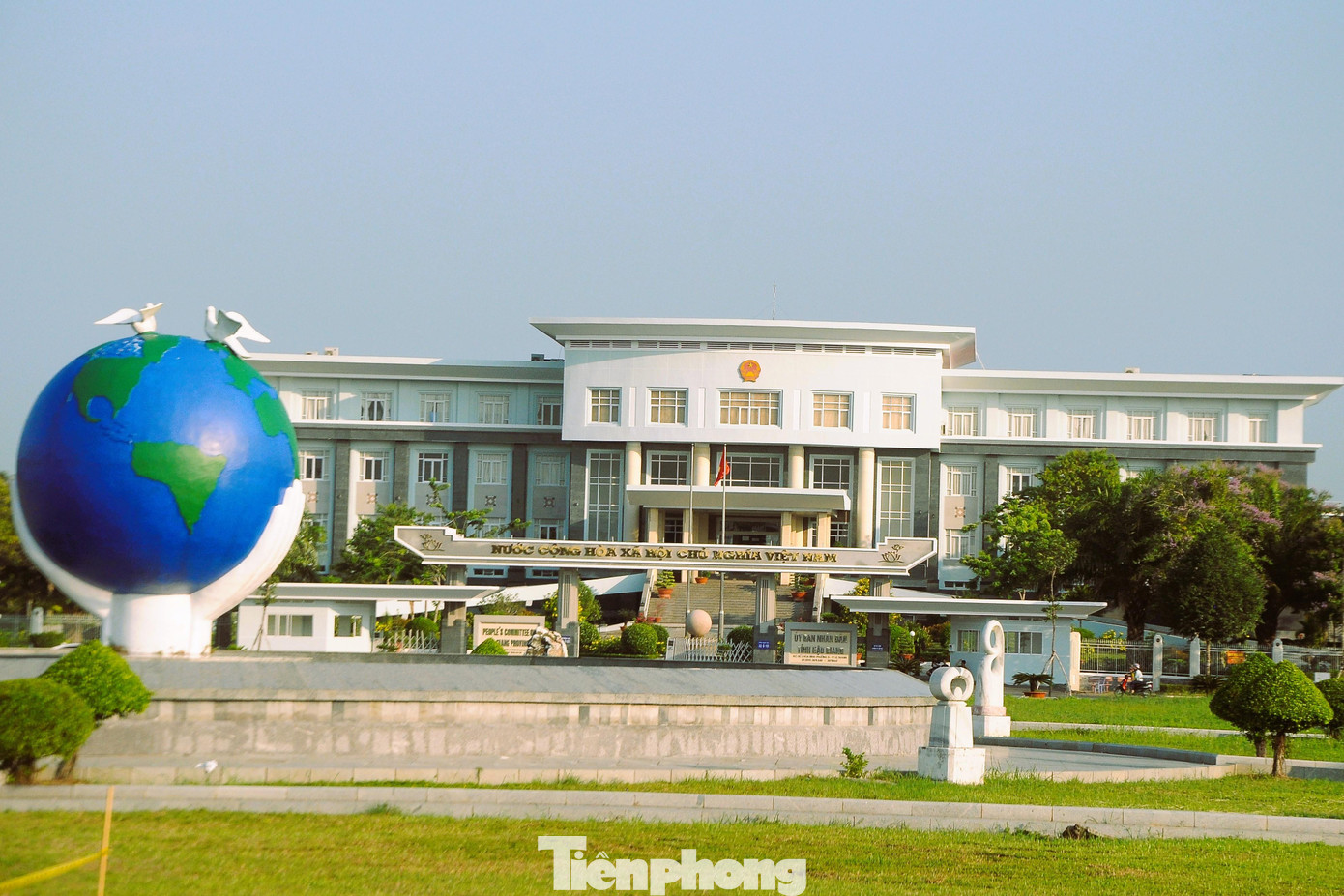 UBND tỉnh Hậu Giang. UBND tỉnh Hậu Giang.